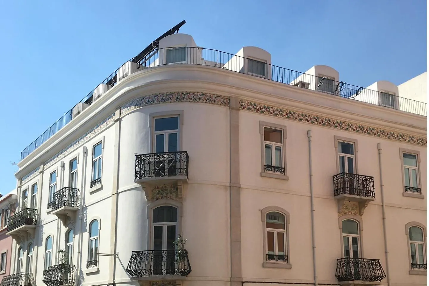 Sunny 3Bdr Apartment In Graca By Lovelystay Lisbon