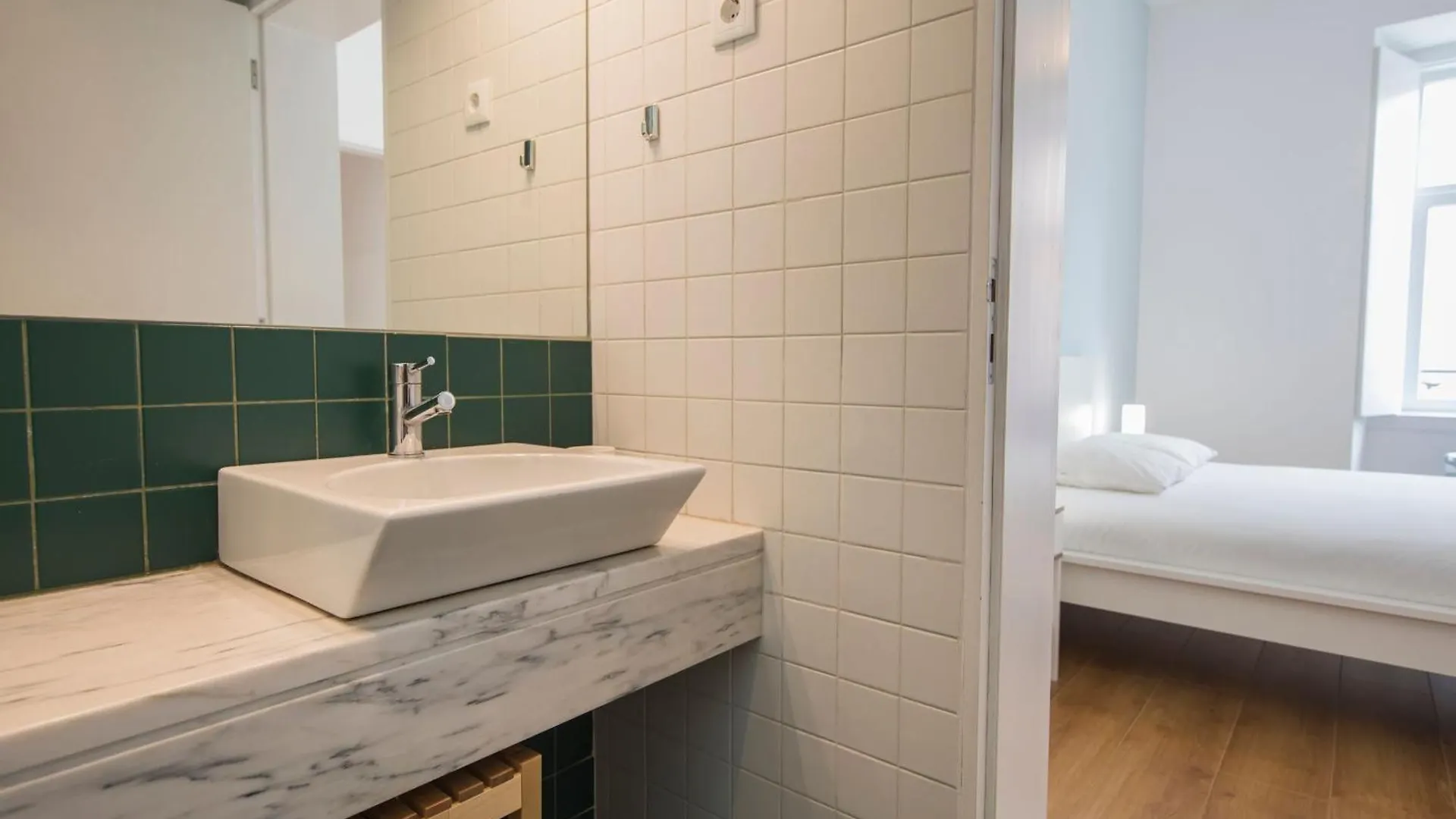 Sunny 3Bdr Apartment In Graca By Lovelystay Lisbon Portugal