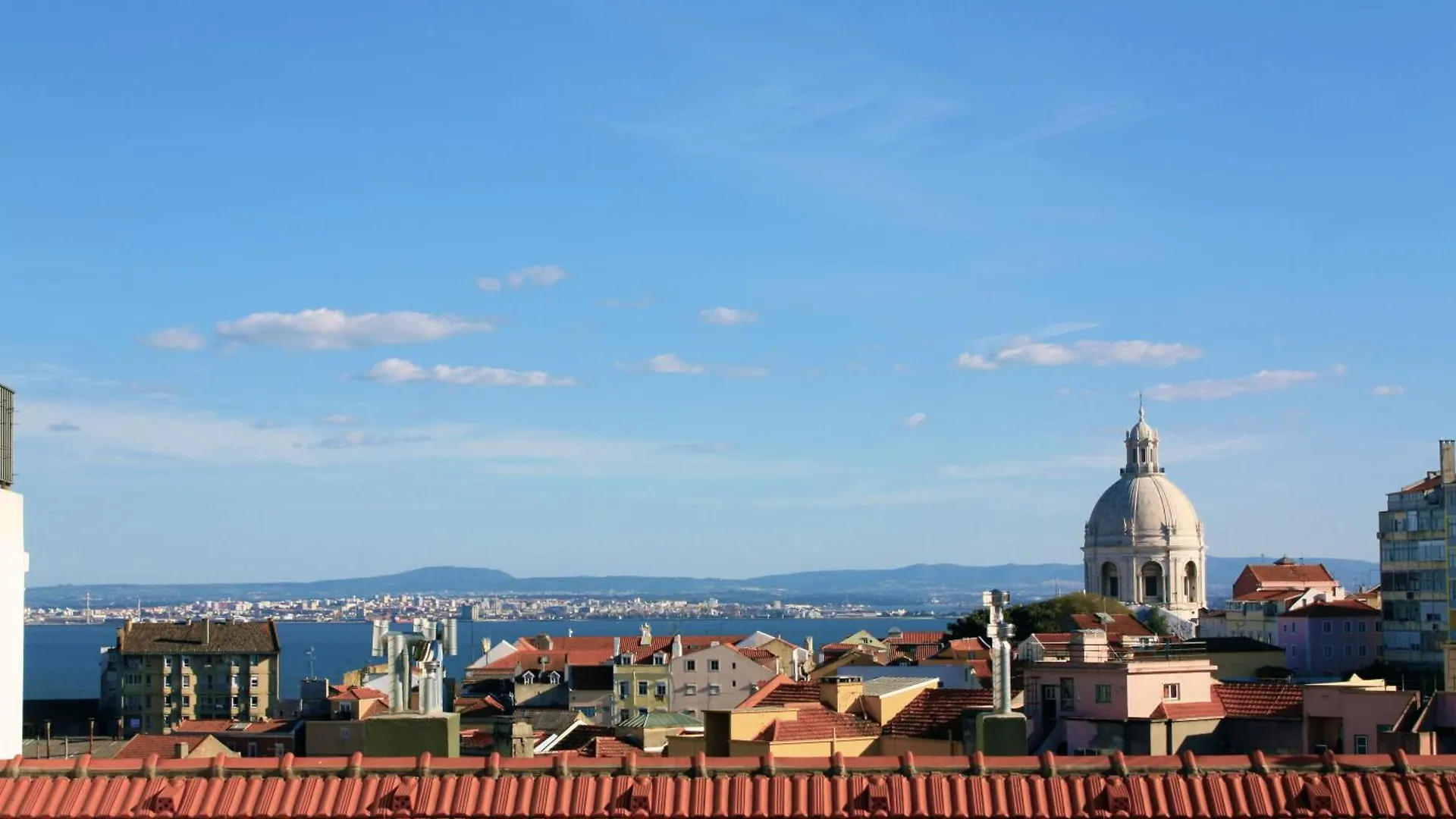 Sunny 3Bdr Apartment In Graca By Lovelystay Lisbon