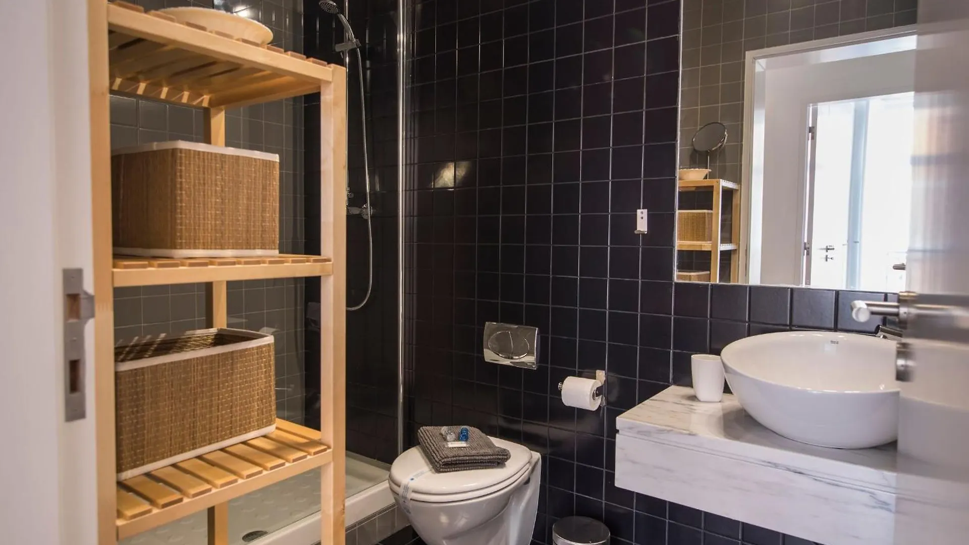 Sunny 3Bdr Apartment In Graca By Lovelystay Lisbon