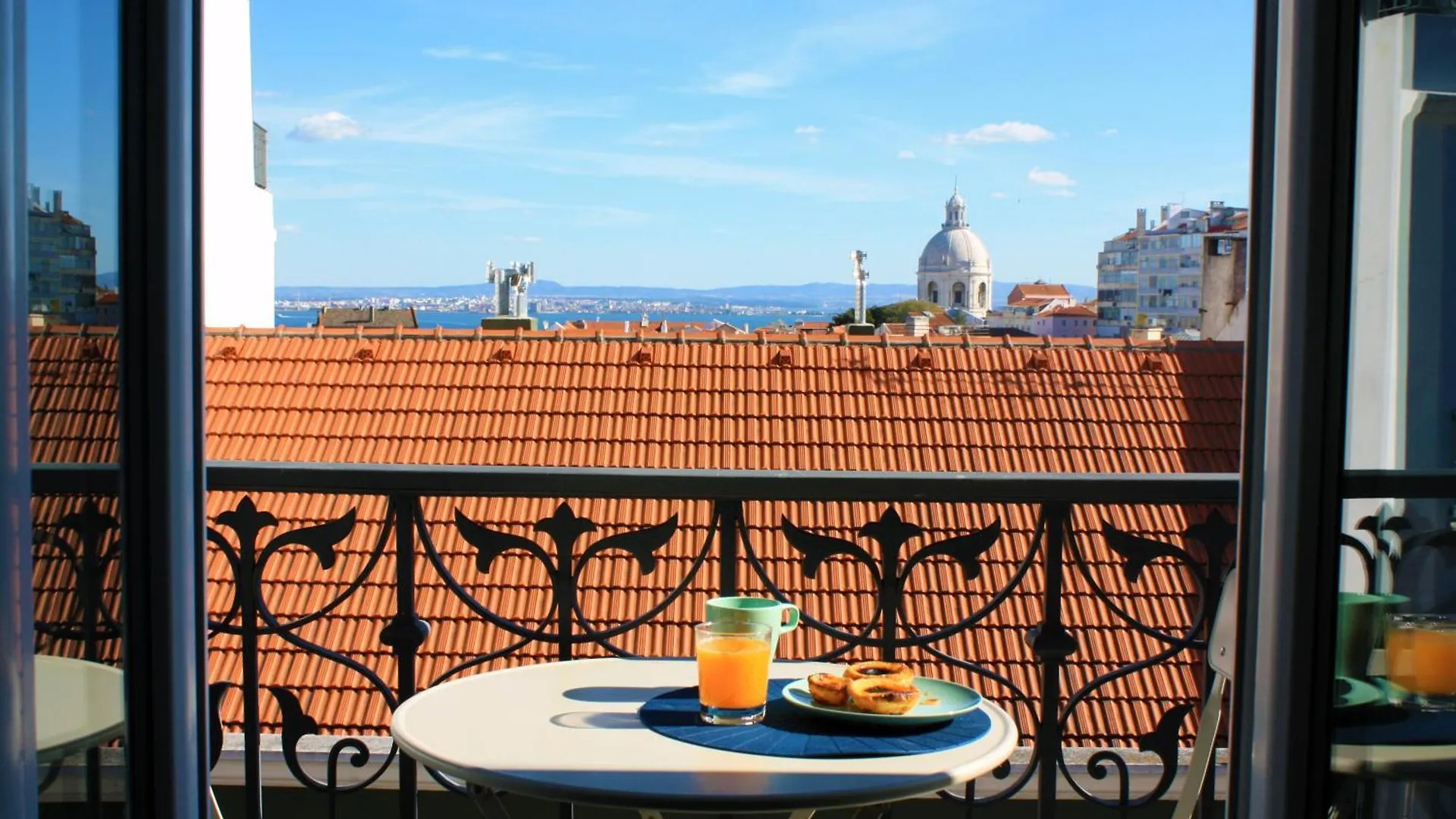 Sunny 3Bdr Apartment In Graca By Lovelystay Lisbon