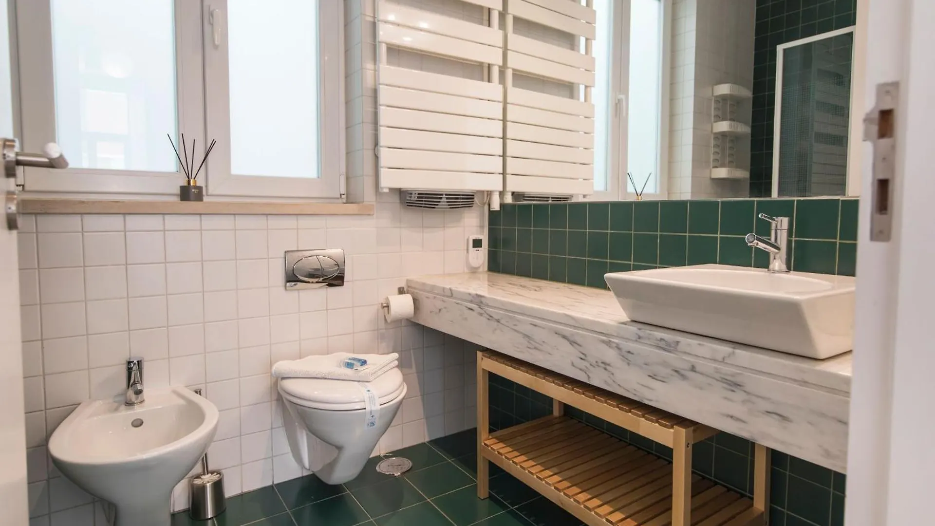 Sunny 3Bdr Apartment In Graca By Lovelystay Lisbon 0*,  Portugal