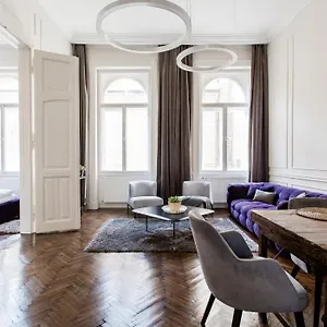 Opera With Free Parking, 2br2ba, Ac , Budapest Hungary